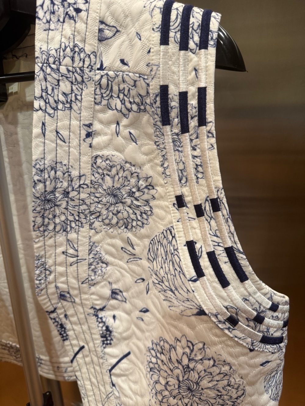 Quilted Floral Vest in White and Navy - Picture 5 of 12